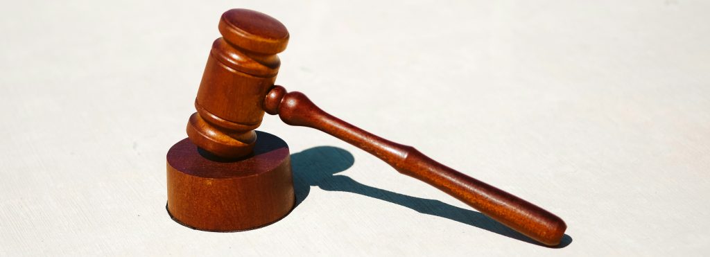 裁判で賠償金を支払うことになった