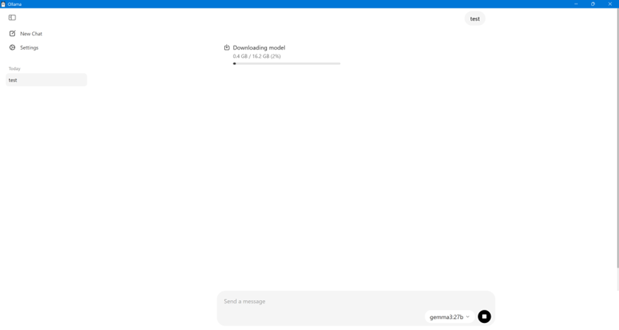 OllamaでLLMが自動的にダウンロードされる画面